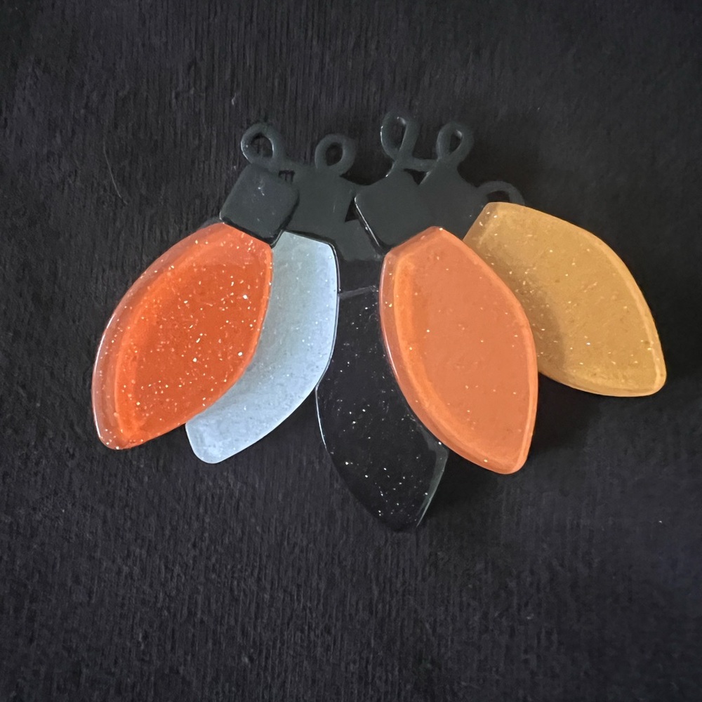 Erstwilder brooch